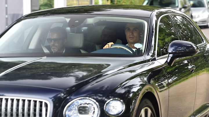 Cristiano Ronaldo Returns to Manchester for Talks About His Club Future