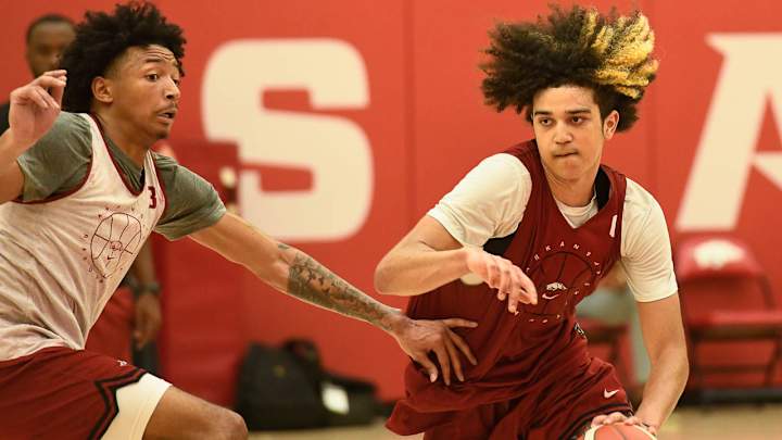 Third-Quarter Defense Lifts Hogs to Win in Italy