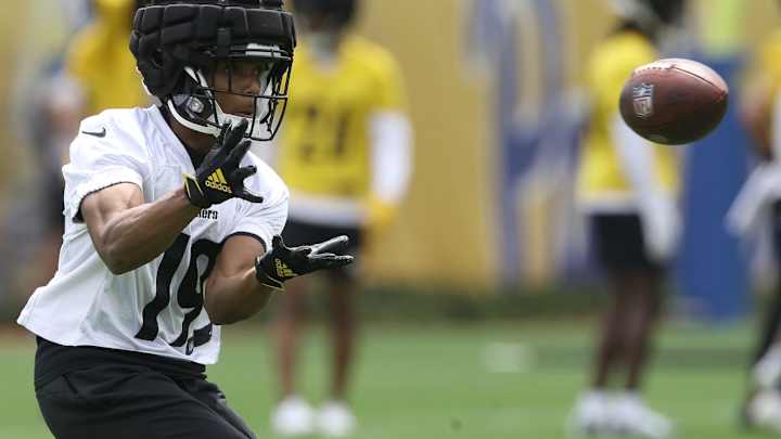 Steelers Camp Takeaways: Calvin Austin, George Pickens Are Electric, Even Bigger Camp Fights Steelers Camp Takeaways: Calvin Austin, George Pickens Are Electric, Even Bigger Camp Fights