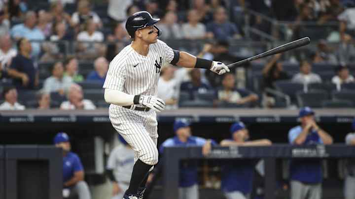 Aaron Judge Hits 40th Home Run, Makes Spectacular Catch in Right Field Aaron Judge Hits 40th Home Run, Makes Spectacular Catch in Right Field