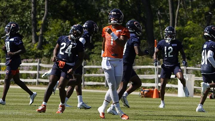 Veteran Bears Blockers Working onto Field