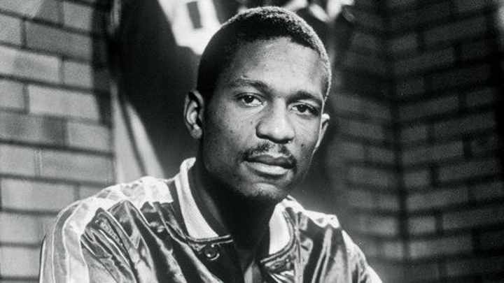 Magic Johnson Says NBA Should Retire Bill Russell’s Number Magic Johnson Says NBA Should Retire Bill Russell’s Number