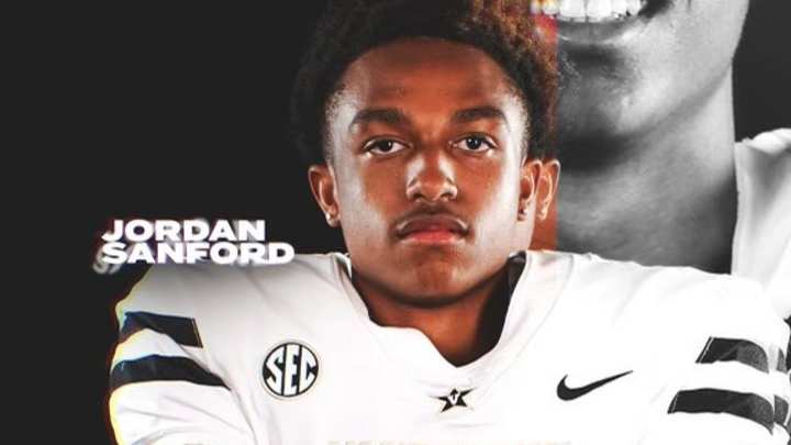 With One Commit in Hand from Texas DB, Huskies Await Another With One Commit in Hand from Texas DB, Huskies Await Another