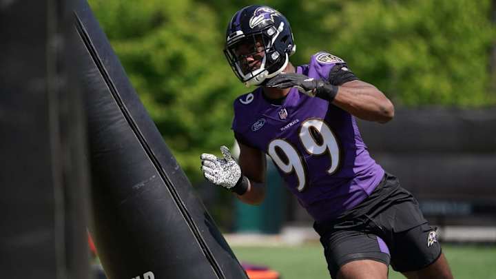 Ravens OLB Odafe Oweh Looks Healthy, Dominant