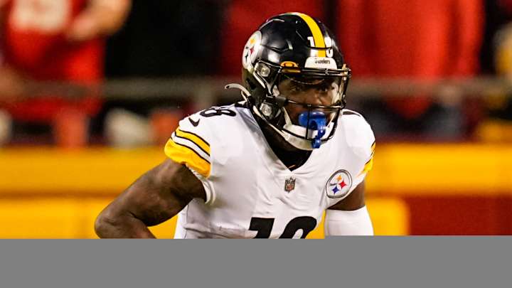 Steelers, Diontae Johnson Remain Far Apart on Contract, per Report
