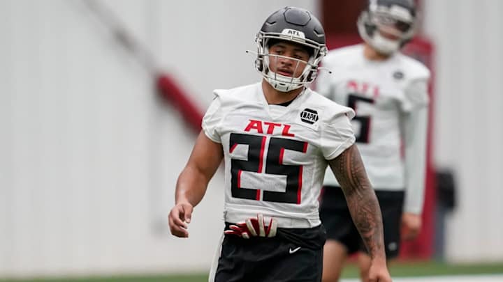 Falcons Training Camp Notebook: Tyler Allgeier Stars, Second-Year Defenders Show Growth