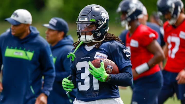 Observations From Seahawks Sixth Training Camp Practice: DeeJay Dallas Shines in Physical Session Observations From Seahawks Sixth Training Camp Practice: DeeJay Dallas Shines in Physical Session