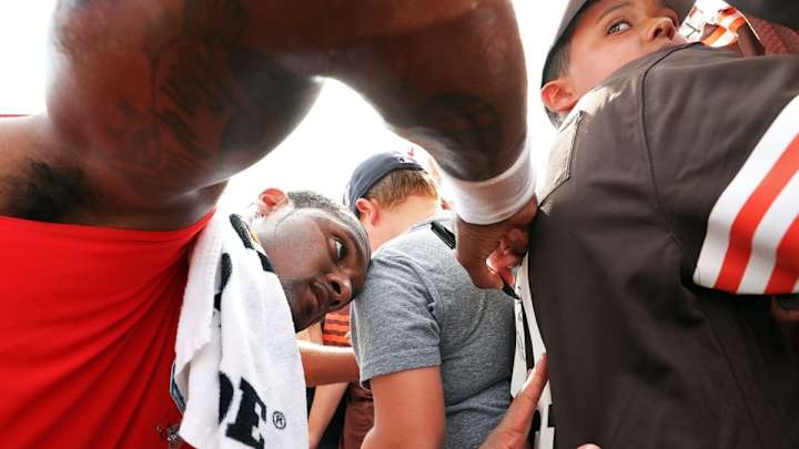 Browns Owner Says Deshaun Watson Deserves Second Chance Like Kareem Hunt