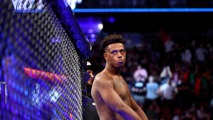 Jamahal Hill Planning to Put the Pressure on Thiago Santos 'Until He Breaks'