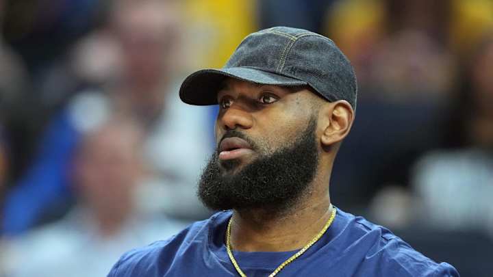 Lakers, LeBron Hold 'Productive' Talks per Reports