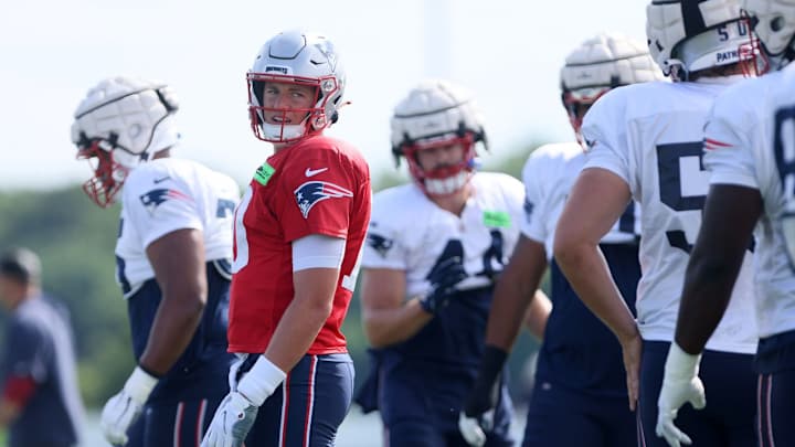 Patriots Training Camp Day 8 Notebook: LB's Injury, Mac's Accuracy Patriots Training Camp Day 8 Notebook: LB's Injury, Mac's Accuracy