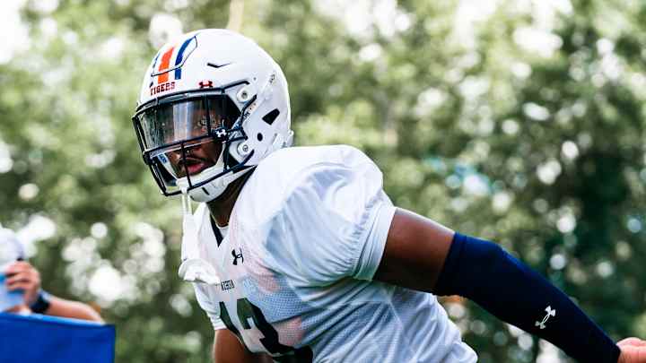 Auburn football linebacker Cam Riley is set up for success