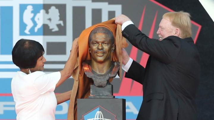 Cliff Branch Inducted Into Pro Football Hall of Fame Class of 2022 Cliff Branch Inducted Into Pro Football Hall of Fame Class of 2022