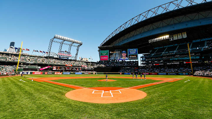 Mariners Add Rescue Dog to Active Roster