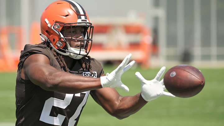 Browns’ Kareem Hunt Requests Trade Amid Training Camp Holdout, per Report
