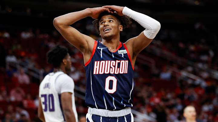 Youth Player Makes Brilliant Fake, Scores on Jalen Green (Video) Youth Player Makes Brilliant Fake, Scores on Jalen Green (Video)