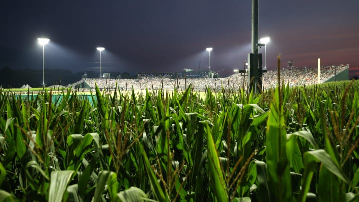 Look: Cubs, Reds Unveil Vintage Uniforms for Field of Dreams Game