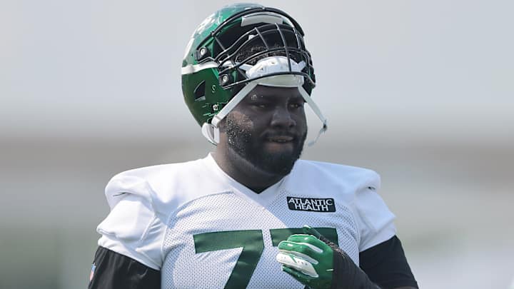 Jets OT Mekhi Becton Likely Out For Season With Knee Fracture, per Report