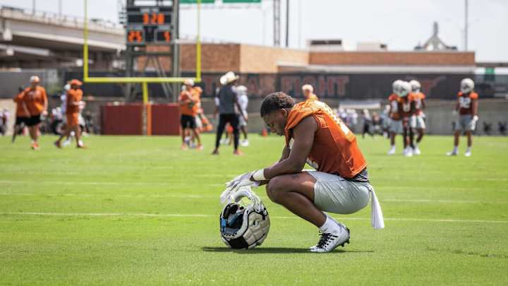 'Like Deebo': Longhorns WR Jordan Whittington Raves about Freshman Savion Red