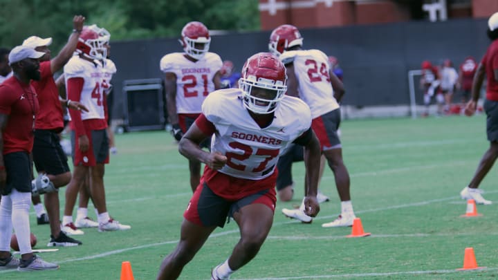 Two Oklahoma Defenders to Have Season-Ending Surgery