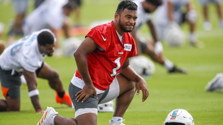 Tua Tagovailoa on Dolphins’ Pursuit of Tom Brady: ‘That’s All Noise’