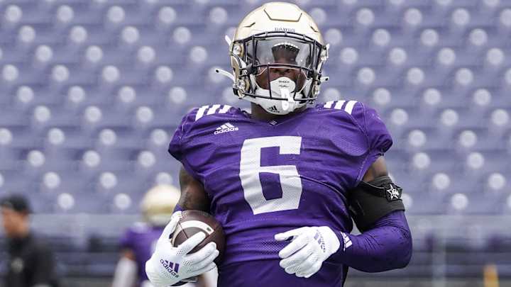 Newton Makes a Hard-Charging Return for Huskies