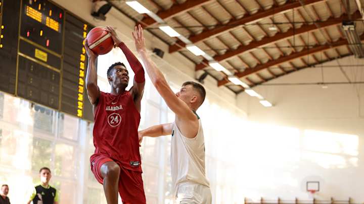 Alabama Guard Brandon Miller Named to Julius Erving Award Watch List Alabama Guard Brandon Miller Named to Julius Erving Award Watch List