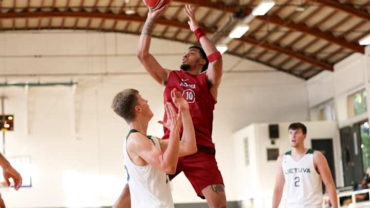 Dom Welch Doubtful for Alabama Basketball's Game vs Liberty