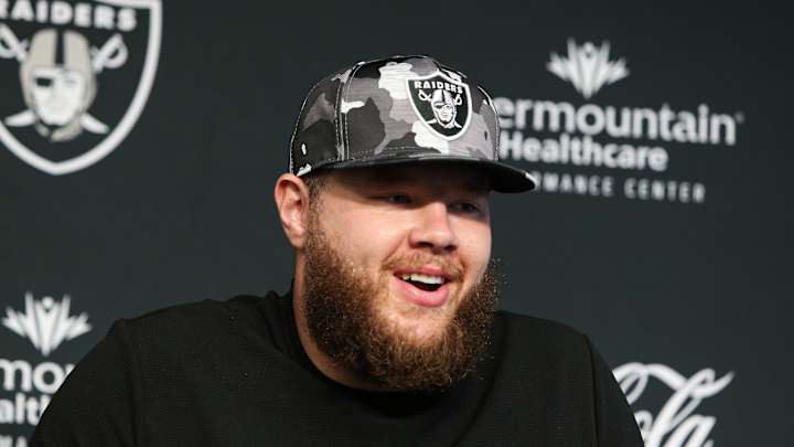 Andre James Speaks on Fellow O-Line Room