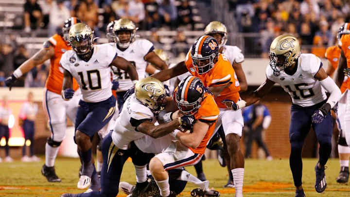 Juanyeh Thomas Notches One Tackle in Cowboys Debut