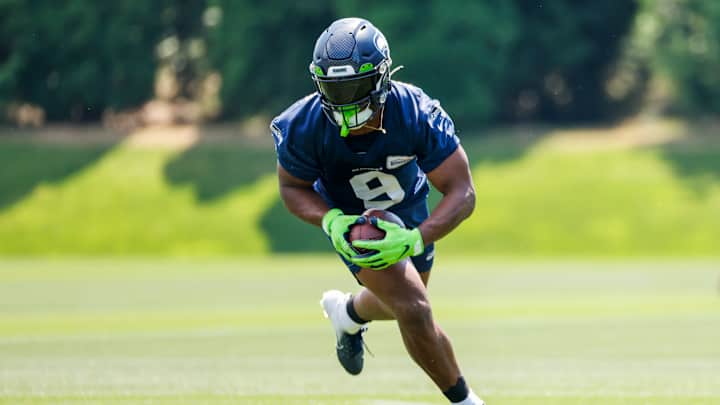 'I've Seen It': Seahawks RB DeeJay Dallas Reveals Scouting Report on Kenneth Walker III