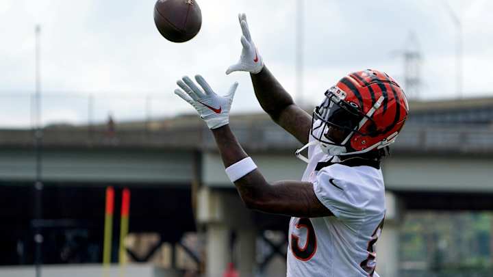 Watch: Tee Higgins Participates in 11-on-11s, Catches Red Zone Touchdown