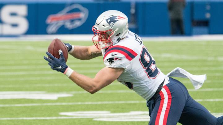 Carolina Panthers sign former Florida State tight end