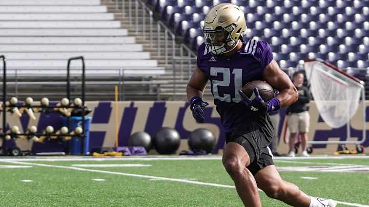 Taulapapa Was Starter As Soon As He Stepped on UW Practice Field Taulapapa Was Starter As Soon As He Stepped on UW Practice Field