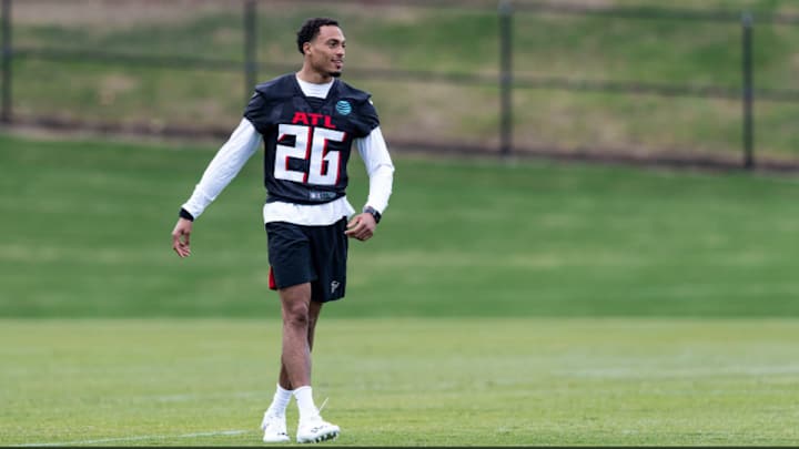 Falcons DB Isaiah Oliver Seeing Snaps at Safety; Position Change? Falcons DB Isaiah Oliver Seeing Snaps at Safety; Position Change?