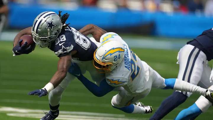 Cowboys Injury News: CeeDee Lamb (Foot), Jayron Kearse Don't Practice at Chargers