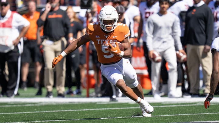LOOK: Texas RB Bijan Robinson Inks Unique NIL Deal