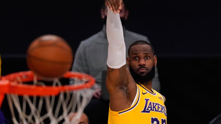 LeBron’s Seattle Pro-Am Debut Ends Early Due to Condensation on Court LeBron’s Seattle Pro-Am Debut Ends Early Due to Condensation on Court