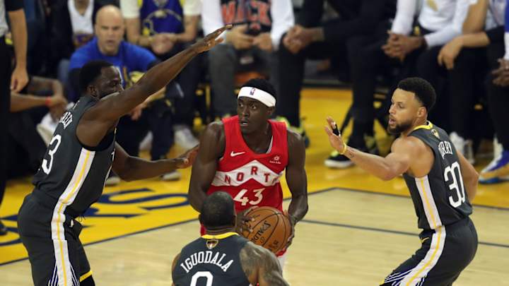 Warriors Star Trains With Toronto Raptors Players