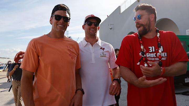 Bucs Player Addresses ‘Masked Singer’ Theory on Tom Brady’s Absence