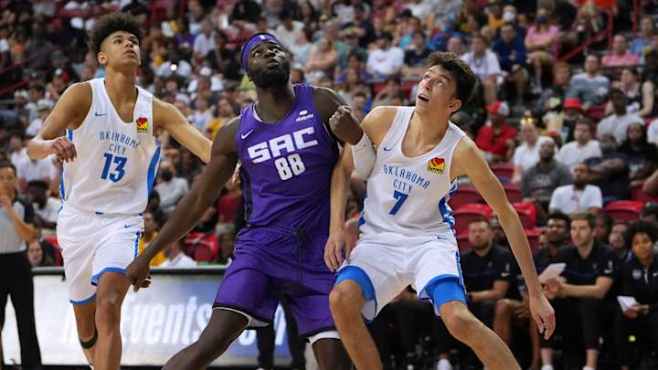 Lakers: Lottery Pick Suffers Injury While Guarding LeBron James Lakers: Lottery Pick Suffers Injury While Guarding LeBron James