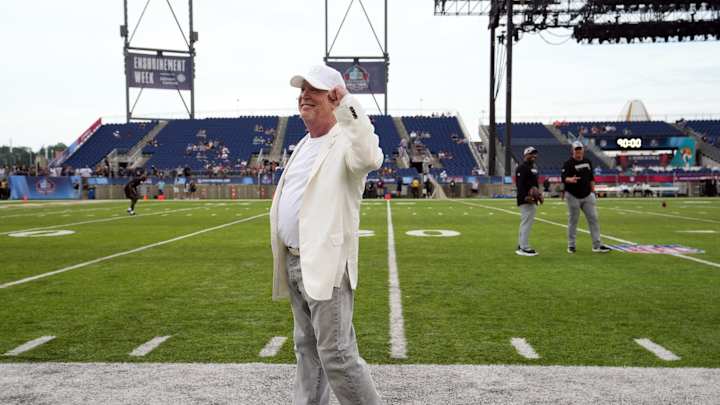 Raiders' Mark Davis Does Not Know Details of Rumored Brady Signing