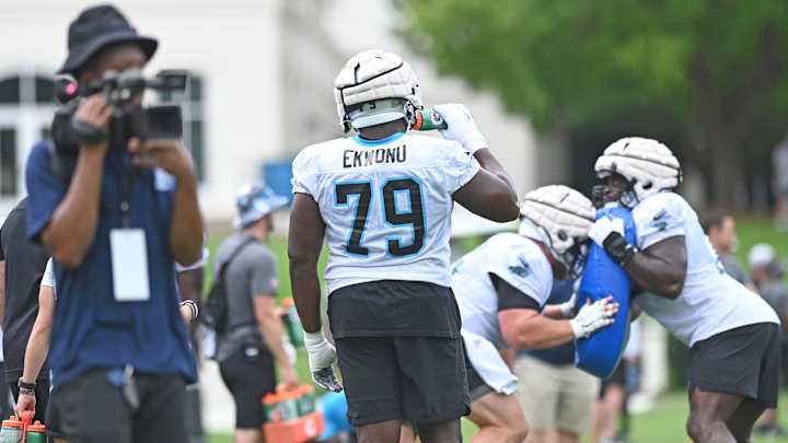 Quick Hits: Starting OL is Set, Shi Smith Impressing, Andre Roberts' Status + More Quick Hits: Starting OL is Set, Shi Smith Impressing, Andre Roberts' Status + More