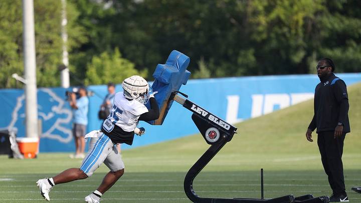 Derrick Barnes Looking to Grow as 'Mental' Linebacker in Year No. 2