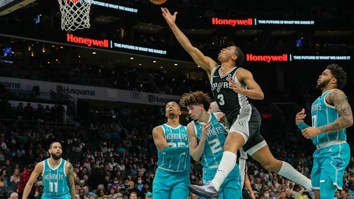 Spurs Bolster Frontcourt, Get Draft Stock in Hornets Trade Scenario
