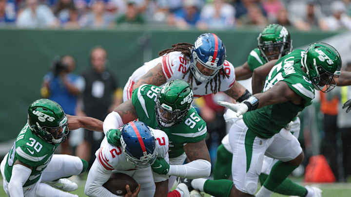 Giants QB Tyrod Taylor Exits Preseason Finale with Back Injury Giants QB Tyrod Taylor Exits Preseason Finale with Back Injury