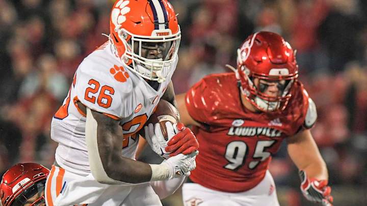 Louisville Walk-On DE Mason Reiger Earns Scholarship