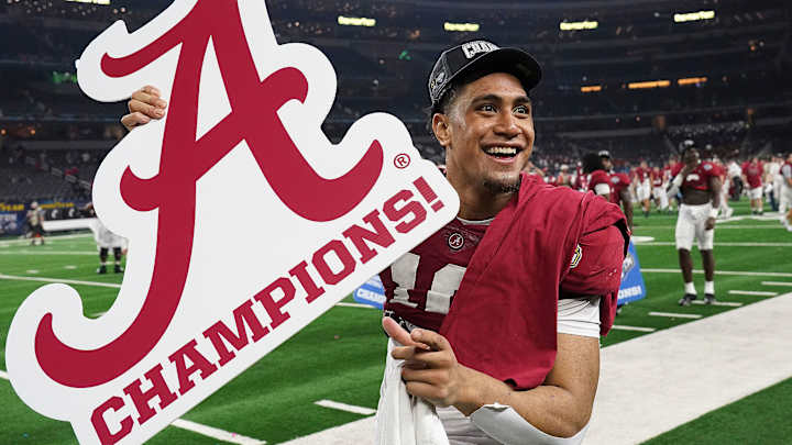 2022 College Football Predictions: Playoff Picks, Dark-Horse Teams and More