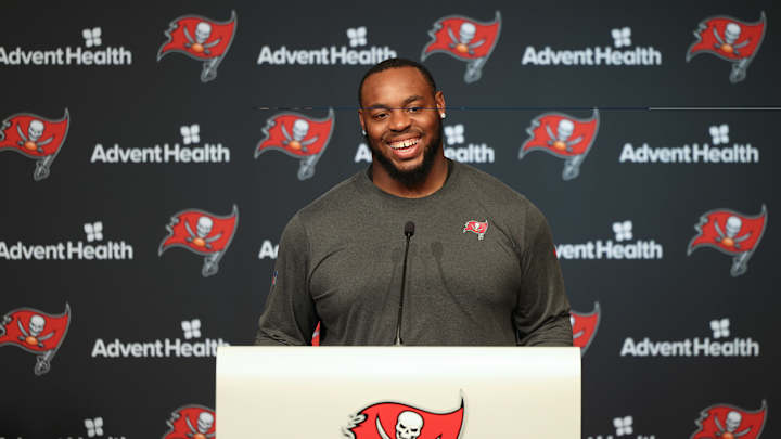 Former Yellow Jacket Shaq Mason Helps Tampa Bay Clinch NFC South