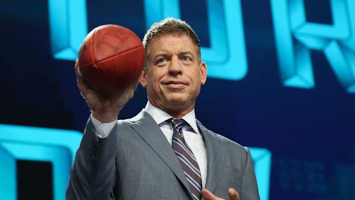 Bill Walton, Troy Aikman React to UCLA's Impending Move to Big Ten Bill Walton, Troy Aikman React to UCLA's Impending Move to Big Ten
